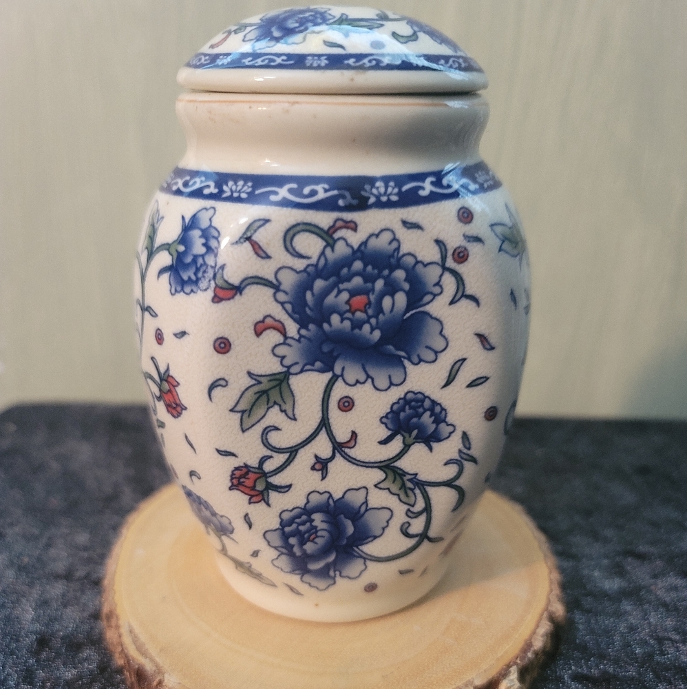 Vintage Ceramic Oriental Jar/Vase